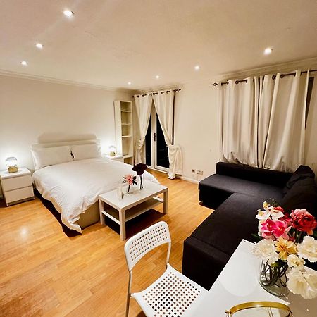 A Calm Stay Near Battersea Reach London Exterior foto